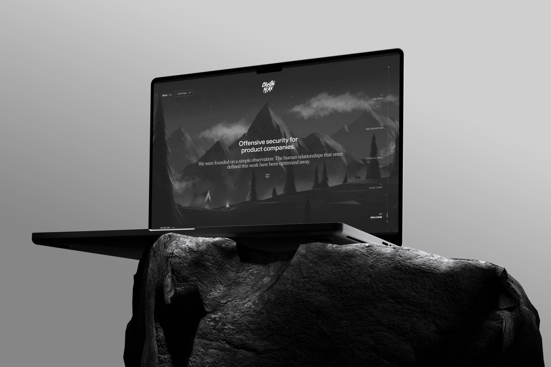 Website Crystal Peak Security hiển thị trên laptop
